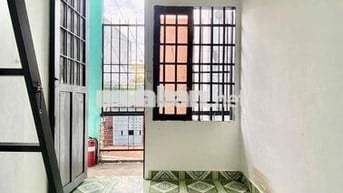 Phòng Gác Lầu 1, Cửa Sổ, Ban công nhỏ đón nắng, Cách ĐH GIA ĐỊNH 300M