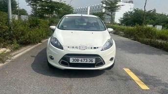 Ford Fiesta Trắng Tự động 5 chỗ