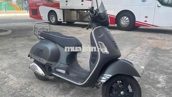 Piaggio Vespa GTS Super Xám