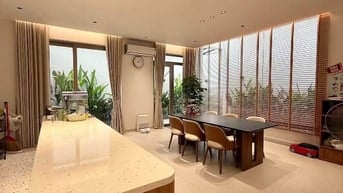 Biệt thự Quận 7, sân vườn 160m2( 9 x 18 ) 2 tầng đường 10m giá tốt