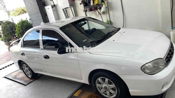 Xe ô tô 5 chỗ màu Trắng