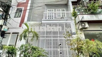 Nhà Hẻm Xe Hơi, 3 Lầu Sân Thượng, 4pn 3wc.