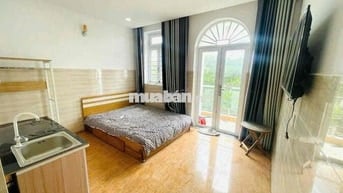 PHÒNG BAN CÔNG GẦN NGÃ TƯ TÔ KÝ - NGUYỄN ẢNH THỦ