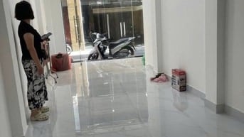 Cho thuê nhà ngõ Núi Trúc, Ba Đình, ngõ rộng ô tô đỗ cửa 