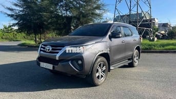 Toyota Fortuner 7 chỗ màu Xám