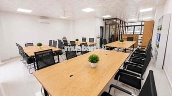 Văn phòng 60m2 sẵn nội thất, có m.lạnh, hầm xe ở Vạn Phúc. Giá 13 tr