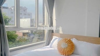 Căn hộ 2 phòng ngủ ban công full nội thất quận 1 gần công viên Tao Đàn