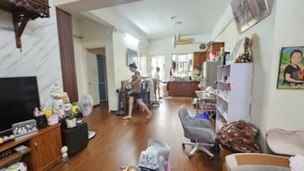 Cho thuê nhà phố 8-3, Hai Bà Trưng, 3 ngủ nội thất cơ bản 