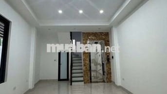 Hơn 10đ - TT Cầu Giấy 40m2 x 6T thang máy, ngõ thông, lô góc 2 thoáng.