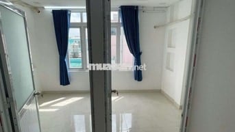 Cho thuê 2 phòng ngủ cạnh KHU PHAN XÍCH LONG cửa sổ trời full nội thất