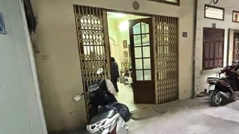 Cho thuê nhà ngõ 135 Đội Cấn, 4 ngủ, ngõ xe 3 gác 