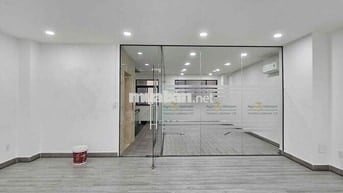 Văn phòng 70m2 ngăn kính sẵn 02 phòng giá 10tr/th tại Vạn Phúc City
