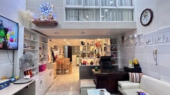 Tầng trệt CC TrầnHưngĐạo P7Q5 105,99m2 SHR gần NH Đồng Khánh hỗ trợ NH