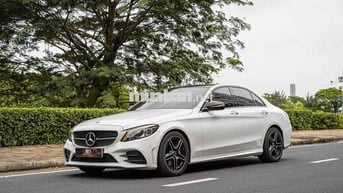Mercedes C300 AMG 2021 màu Trắng 33.000 mls