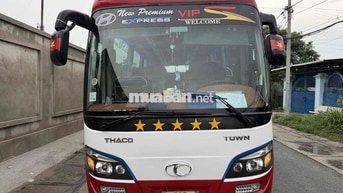 Thaco Town 29 chỗ Đỏ trắng