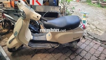 Piaggio Vespa Cổ điển màu Kem