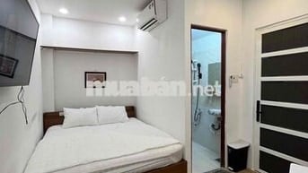 Cho thuê phòng mặt tiền số 6 Hồ Hảo Hớn, Q1