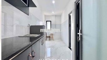 Phòng Trọ 1PN Cửa Sổ Thang Máy,Hầm Xe, Thuận Tiện Qua ĐH UEH , VHU