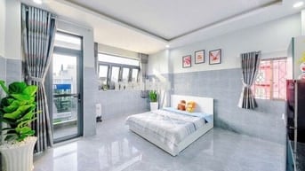 Phòng ban công ngay cầu Điện Biên Phủ cho sinh viên UEF Q1 Bình Thạnh