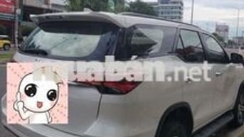 Toyota Fortuner 7 chỗ màu Trắng