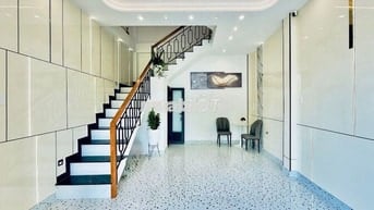 Bán nhà mặt tiền 2 lầu 1 sân thượng đường Trường Sa