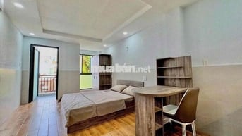 Căn Hộ Ban Công Gần Đại Học Bách Khoa Vạn Hạnh Mall Máy Giặt Riêng Q10