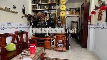 Ngay Lê Văn Quới, ngang 4 dài 12. 3 tầng.cách vài bước ra mặt tiền.