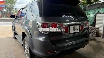 Toyota Fortuner V 2012 Tự động Xám