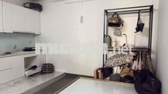 Cho nữ thuê phòng có sẵn bếp, máy lạnh