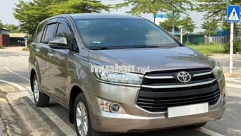 Toyota Innova 2.0E Nâu vàng 8 chỗ