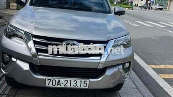 Toyota Fortuner 2019 2.7V AT 4x4 Bạc sơn zin 100%