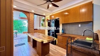 CHO THUÊ PHÒNG CỬA SỔ/BAN CÔNG QUẬN 10_CÁCH 500m QUA ĐH KINH TẾ UEH