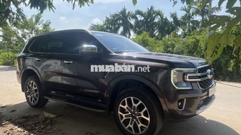Ford Everest Titanium 2023 Dầu Tự động 7 chỗ