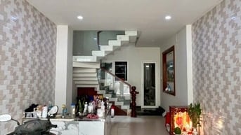 Cho thuê tầng trệt, hẻm nhựa 2 xe tải quay đầu thông ra Phan Huy Ích