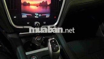 VinFast Lux A Base 2.0 AT Đen 80000 km