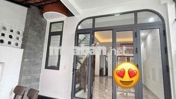 nhà 2 tầng 3 phòng ngủ hẻm xe hơi,gần cầu Nguyễn Hoàng