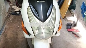 Honda Click Thể thao Trắng đen Tiết kiệm xăng