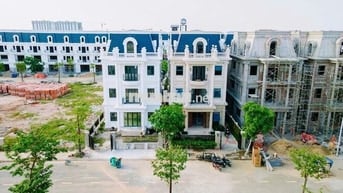 BIỆT THỰ NGHĨ DƯỠNG ĐƠN LẬP CÓ SÂN VƯỜN CỐT NỀN CAO KHÔNG NGẬP LỤT