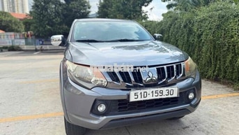 Mitsubishi Triton Xám