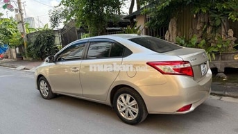 Toyota Vios E Số sàn Vàng cát