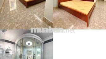 phòng 25m2 ban công tầng 1 ở 345 trần hưng đạo q1