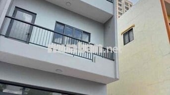 Nhà 3 lầu + sân thượng có 4pn 5wc hẻm xe tải, hợp ở gia đình, vp cty