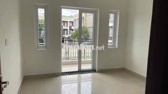 e có 2 phòng ngủ ở tầng 3 cho thue nguyên tầng gồm 2 máy lạnh máy nước