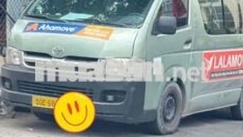 Xe khách Toyota Hiace 16 chỗ Xanh lá