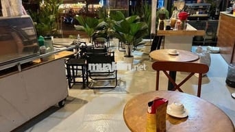 Sang quán 160m2 giá thuê 16tr/1tháng, sang 80tr bao gồm bán ghế quầy p