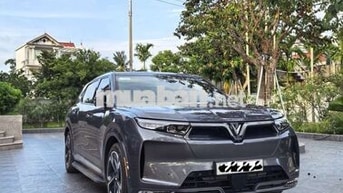VF9 Plus 2023 Xám 6 ghế trần kính