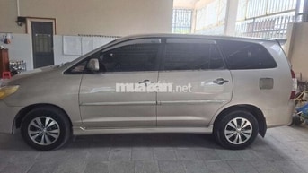 Toyota Innova Vàng cát Số sàn 186.435 km