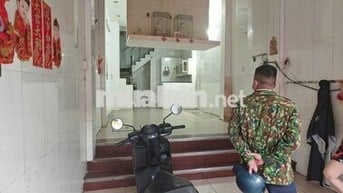 Mặt Tiền Lê Quang Định 200m2 Có 3 Tầng 4 Phòng Cho Làm Quán Ăn