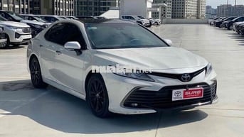 Toyota Camry 2.5Q 2023 Trắng 10.000km