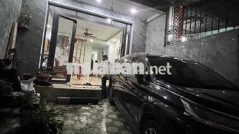 Cho Thuê Nhà Sân Ôtô 7 Chổ DT 5x22 1Trệt 1Lầu 3Pn 2Wc Đường Tải